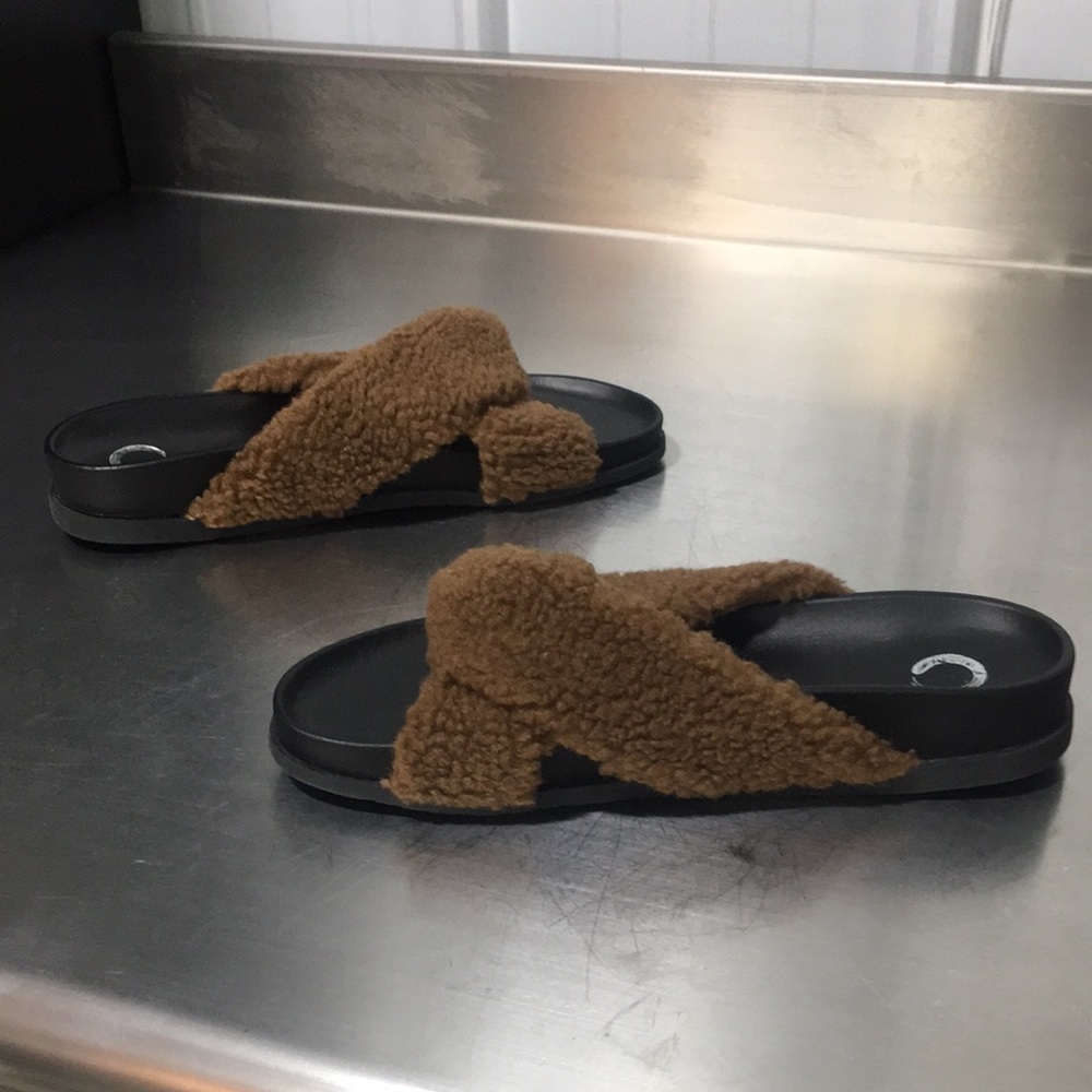 New WB Woman’s Journee Collection Brown Fuzzy‎ Slide Sandals